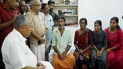 ಶಿರೂರು ಭೂಕುಸಿತ: ನಾಪತ್ತೆಯಾಗಿರುವ ಲಾರಿ ಚಾಲಕ ಅರ್ಜುನ್ ನಿವಾಸಕ್ಕೆ ಸಿಎಂ ಪಿಣರಾಯಿ ವಿಜಯನ್ ಭೇಟಿ